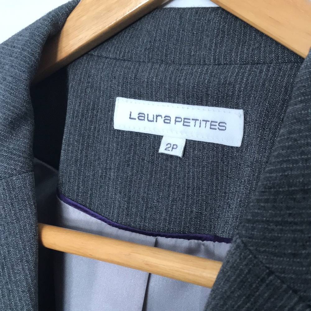 Laura Grey Pinstripe Blazer; 3 buttons, 2 pockets; Size 2 Petite; Vintage - Picture 4 of 9